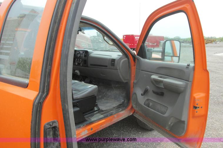 image for item G8352 2008 GMC Sierra 2500HD Ext. Cab pickup truck