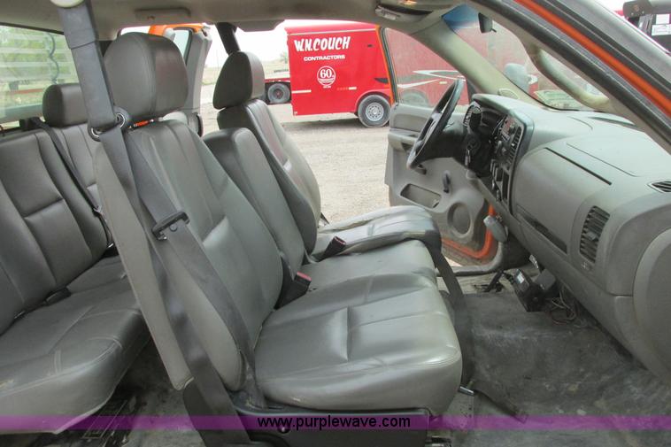 image for item G8352 2008 GMC Sierra 2500HD Ext. Cab pickup truck