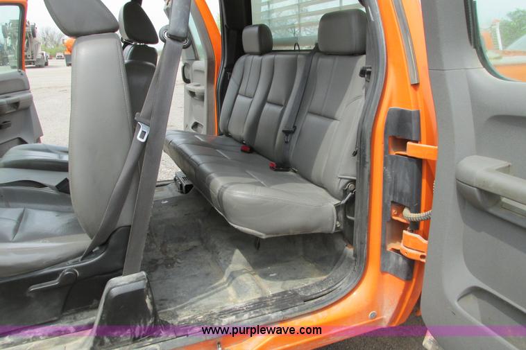 image for item G8352 2008 GMC Sierra 2500HD Ext. Cab pickup truck