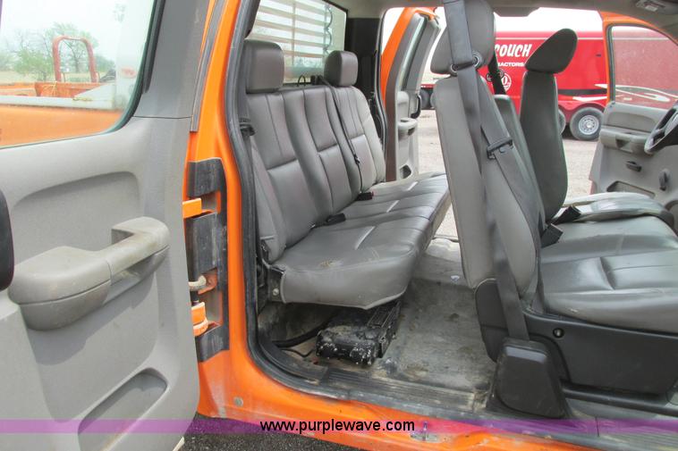 image for item G8352 2008 GMC Sierra 2500HD Ext. Cab pickup truck