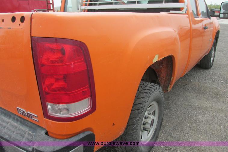 image for item G8352 2008 GMC Sierra 2500HD Ext. Cab pickup truck