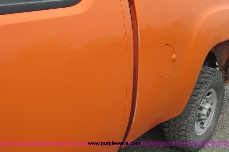 image for item G8352 2008 GMC Sierra 2500HD Ext. Cab pickup truck