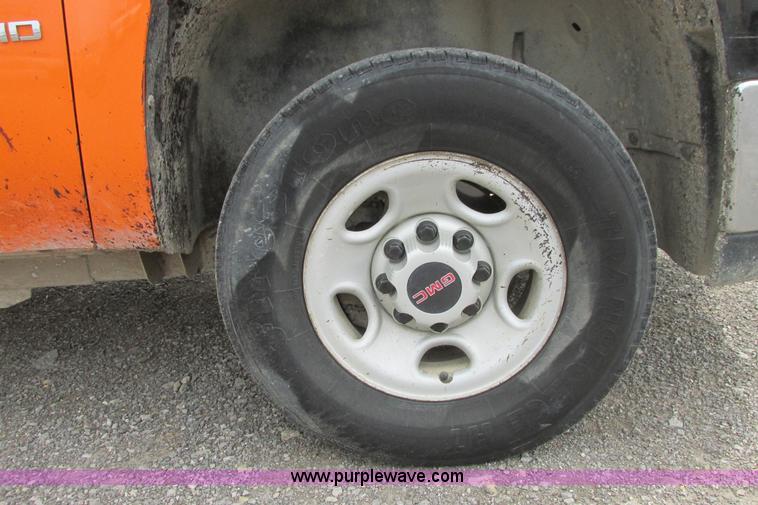 image for item G8352 2008 GMC Sierra 2500HD Ext. Cab pickup truck