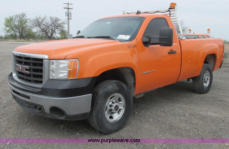 image for item G8354 2008 GMC Sierra 2500HD pickup truck