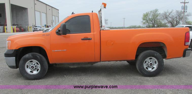image for item G8354 2008 GMC Sierra 2500HD pickup truck
