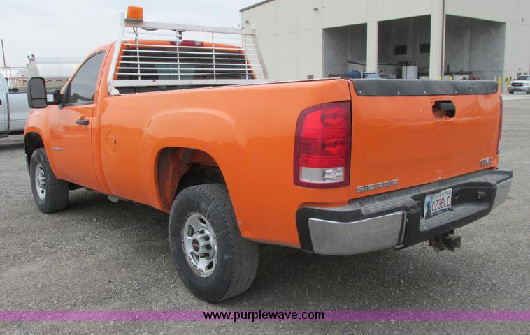 image for item G8354 2008 GMC Sierra 2500HD pickup truck