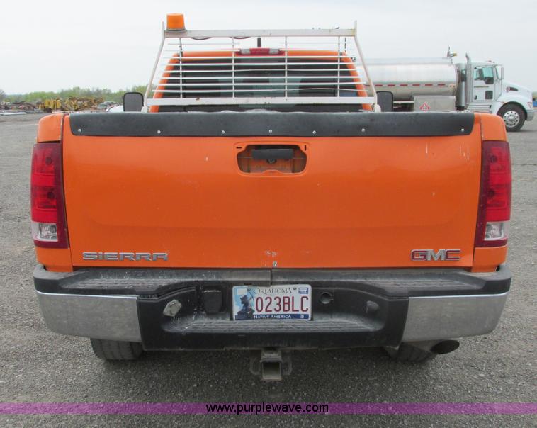 image for item G8354 2008 GMC Sierra 2500HD pickup truck