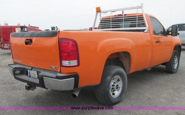 image for item G8354 2008 GMC Sierra 2500HD pickup truck