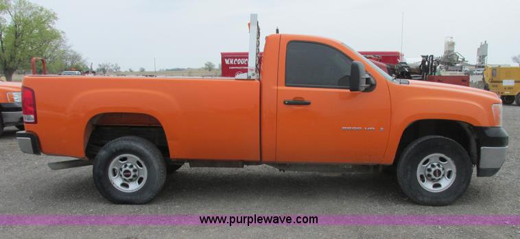 image for item G8354 2008 GMC Sierra 2500HD pickup truck