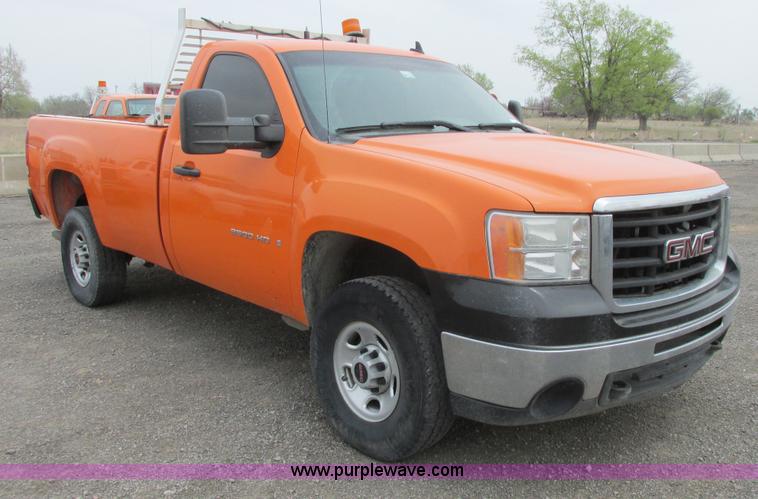 image for item G8354 2008 GMC Sierra 2500HD pickup truck