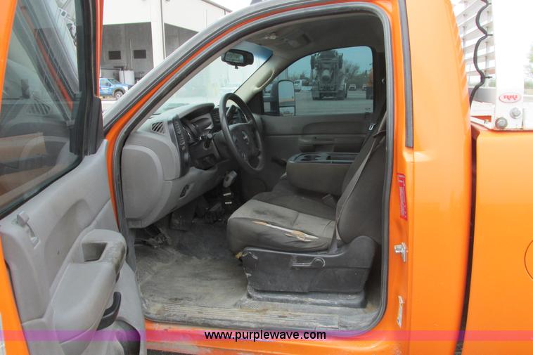 image for item G8354 2008 GMC Sierra 2500HD pickup truck