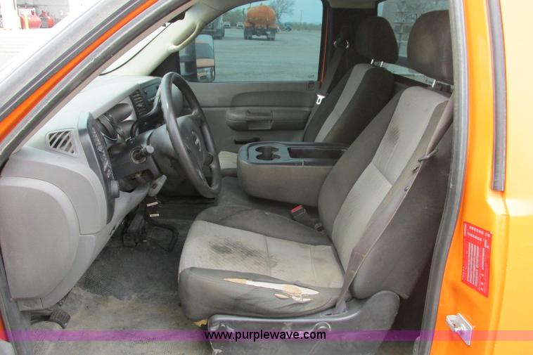 image for item G8354 2008 GMC Sierra 2500HD pickup truck