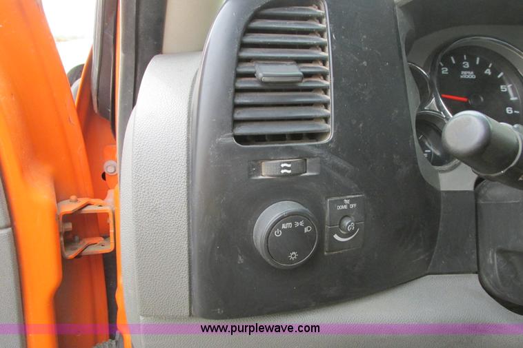 image for item G8354 2008 GMC Sierra 2500HD pickup truck