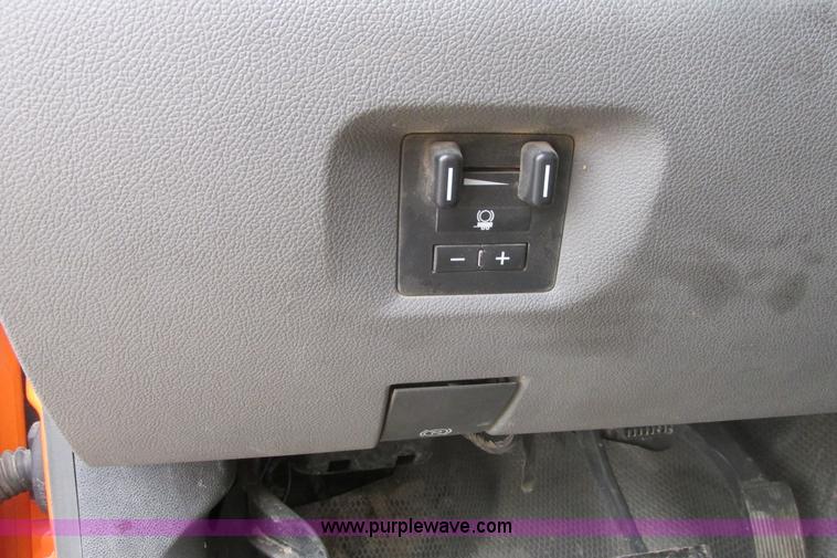 image for item G8354 2008 GMC Sierra 2500HD pickup truck