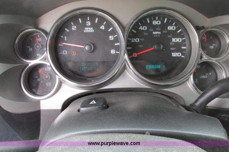 image for item G8354 2008 GMC Sierra 2500HD pickup truck