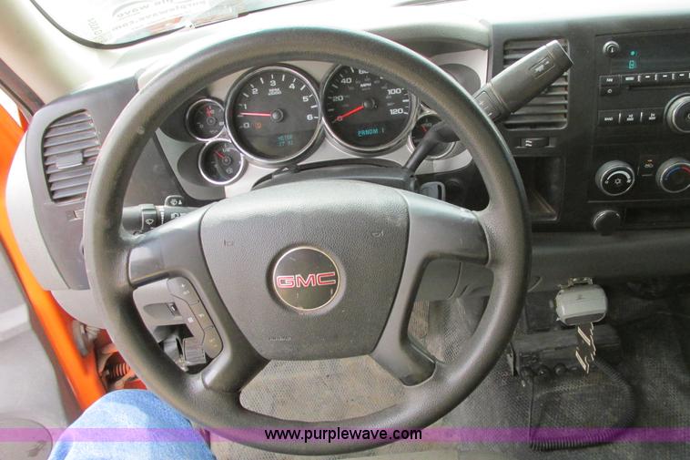 image for item G8354 2008 GMC Sierra 2500HD pickup truck