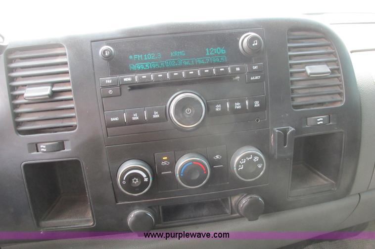 image for item G8354 2008 GMC Sierra 2500HD pickup truck