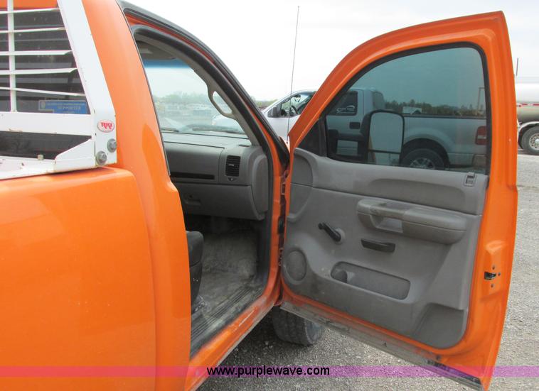 image for item G8354 2008 GMC Sierra 2500HD pickup truck