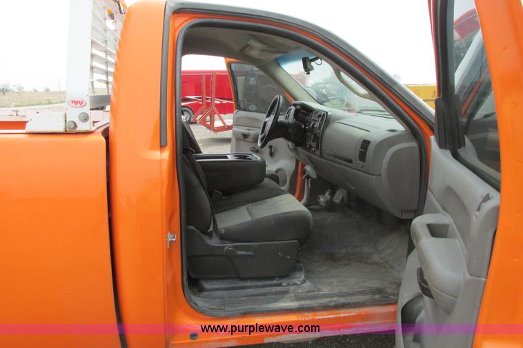image for item G8354 2008 GMC Sierra 2500HD pickup truck