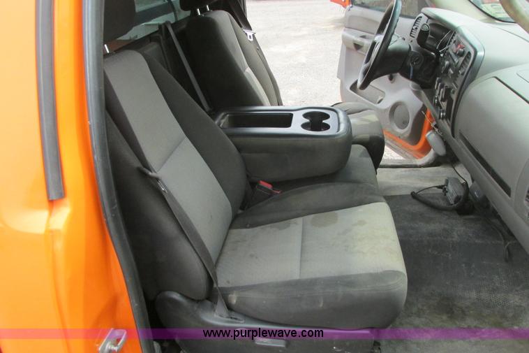 image for item G8354 2008 GMC Sierra 2500HD pickup truck