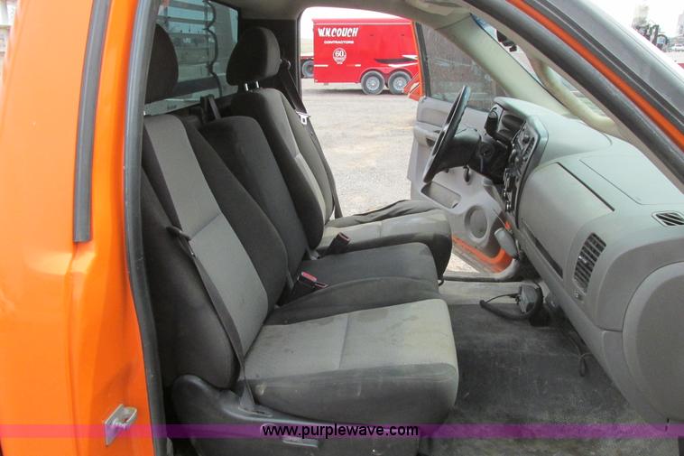 image for item G8354 2008 GMC Sierra 2500HD pickup truck