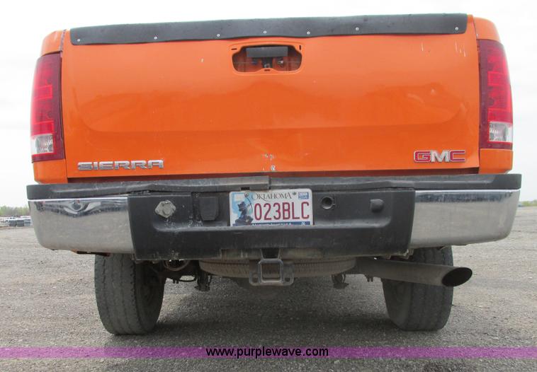image for item G8354 2008 GMC Sierra 2500HD pickup truck