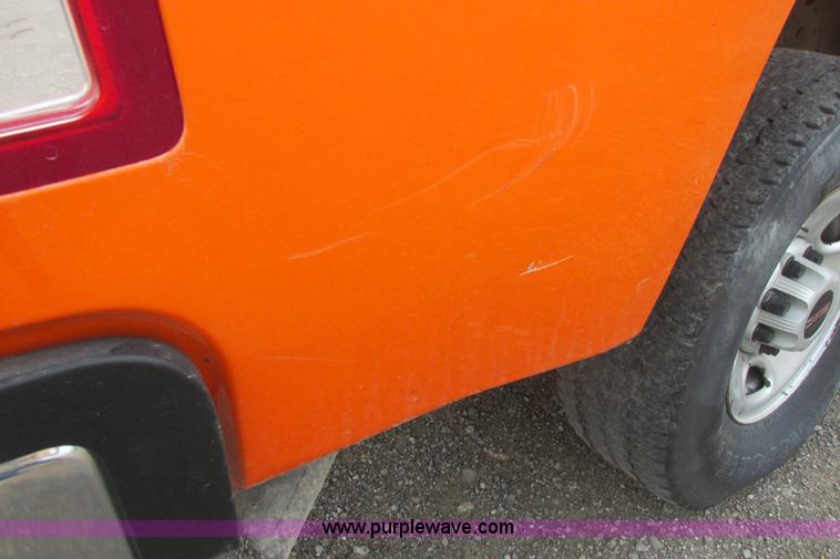 image for item G8354 2008 GMC Sierra 2500HD pickup truck