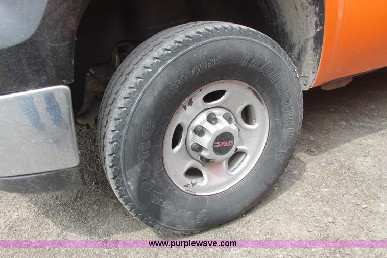 image for item G8354 2008 GMC Sierra 2500HD pickup truck