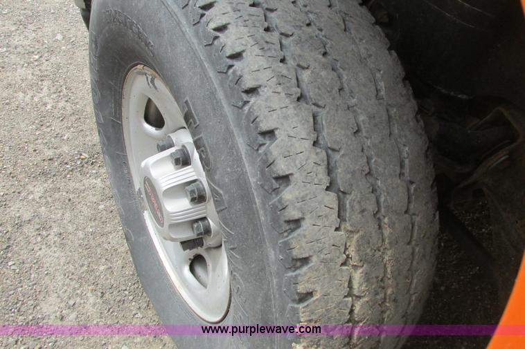 image for item G8354 2008 GMC Sierra 2500HD pickup truck