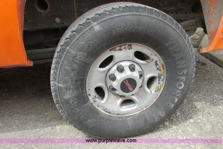 image for item G8354 2008 GMC Sierra 2500HD pickup truck