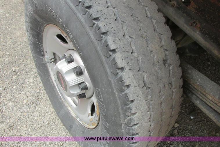 image for item G8354 2008 GMC Sierra 2500HD pickup truck