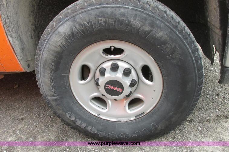 image for item G8354 2008 GMC Sierra 2500HD pickup truck