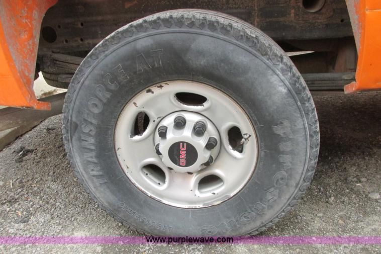 image for item G8354 2008 GMC Sierra 2500HD pickup truck