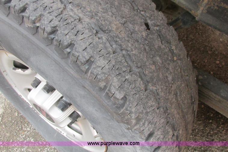 image for item G8354 2008 GMC Sierra 2500HD pickup truck