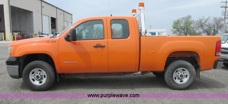 image for item G8355 2009 GMC Sierra 2500HD Ext. Cab pickup truck