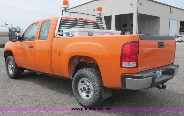 image for item G8355 2009 GMC Sierra 2500HD Ext. Cab pickup truck