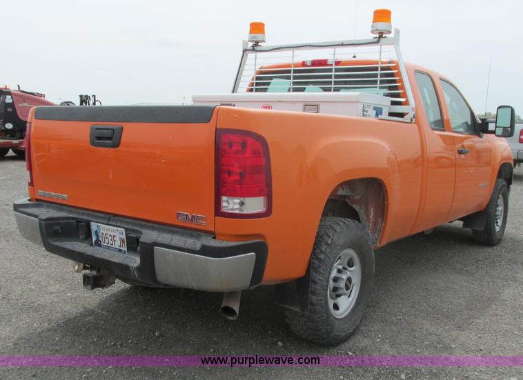 image for item G8355 2009 GMC Sierra 2500HD Ext. Cab pickup truck