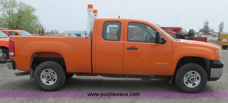 image for item G8355 2009 GMC Sierra 2500HD Ext. Cab pickup truck