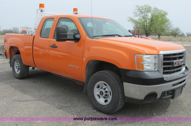 image for item G8355 2009 GMC Sierra 2500HD Ext. Cab pickup truck