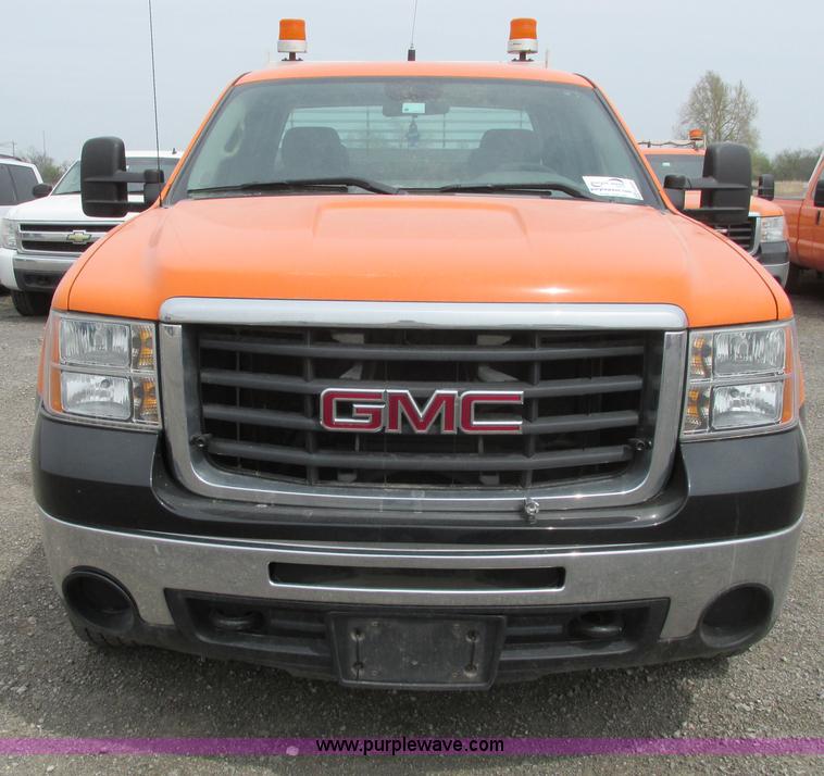 image for item G8355 2009 GMC Sierra 2500HD Ext. Cab pickup truck