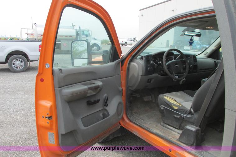 image for item G8355 2009 GMC Sierra 2500HD Ext. Cab pickup truck