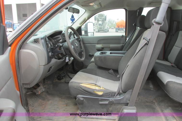 image for item G8355 2009 GMC Sierra 2500HD Ext. Cab pickup truck