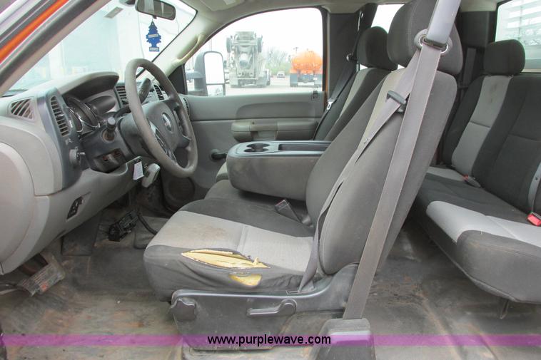 image for item G8355 2009 GMC Sierra 2500HD Ext. Cab pickup truck