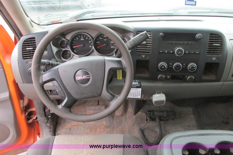 image for item G8355 2009 GMC Sierra 2500HD Ext. Cab pickup truck