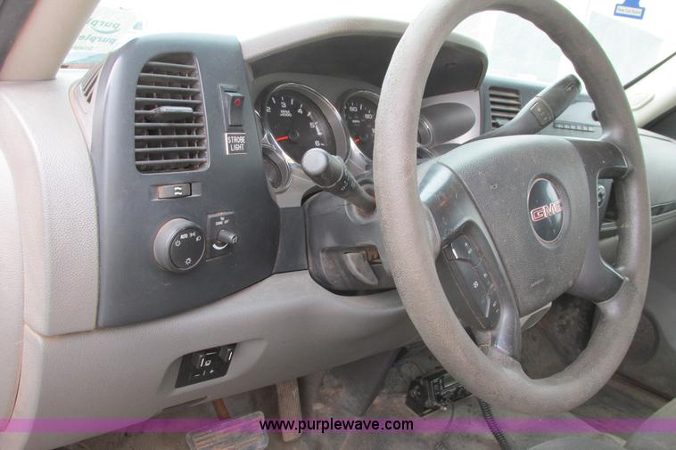 image for item G8355 2009 GMC Sierra 2500HD Ext. Cab pickup truck