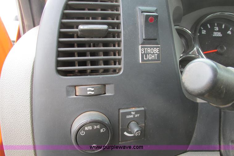 image for item G8355 2009 GMC Sierra 2500HD Ext. Cab pickup truck