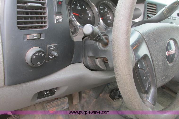 image for item G8355 2009 GMC Sierra 2500HD Ext. Cab pickup truck