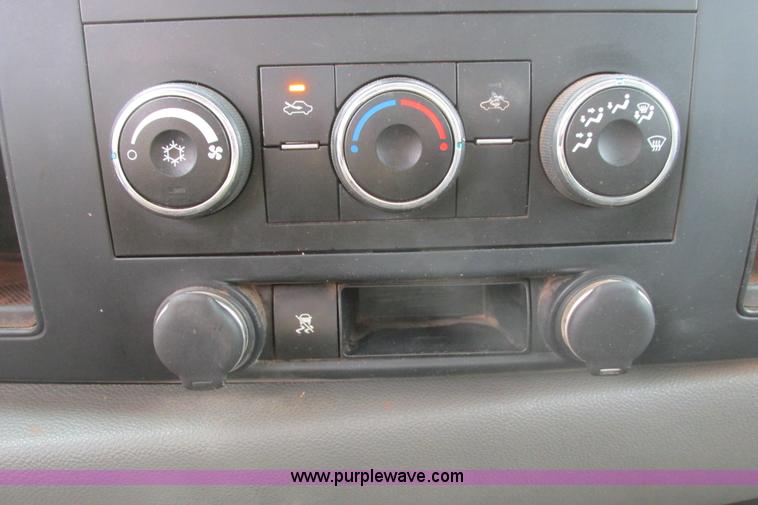 image for item G8355 2009 GMC Sierra 2500HD Ext. Cab pickup truck