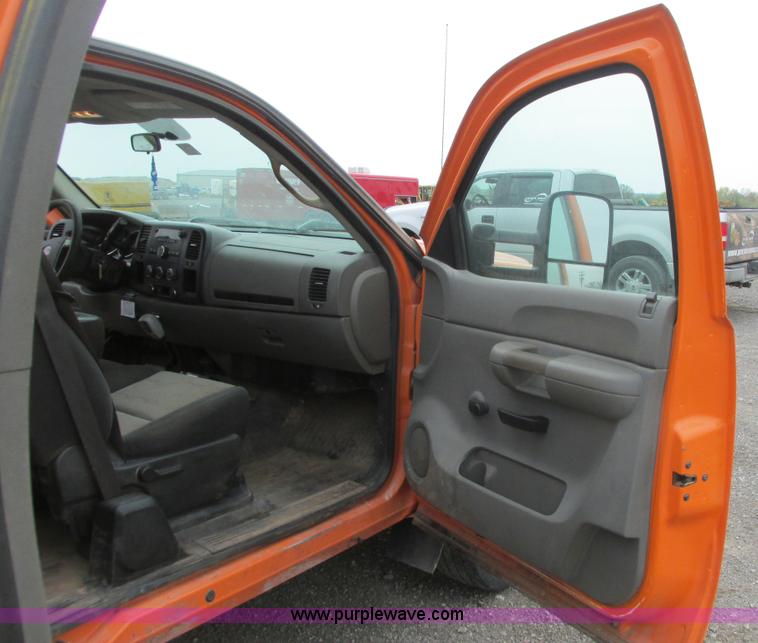 image for item G8355 2009 GMC Sierra 2500HD Ext. Cab pickup truck