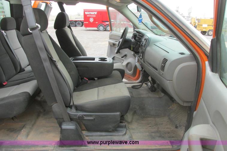 image for item G8355 2009 GMC Sierra 2500HD Ext. Cab pickup truck